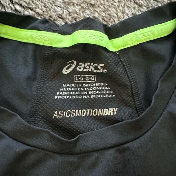 Asics Black and Green MotionDry Top - Picture 3 of 5
